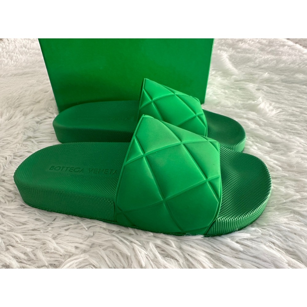 NIB Bottega Veneta rubber Grass Green slides sandals sz 36